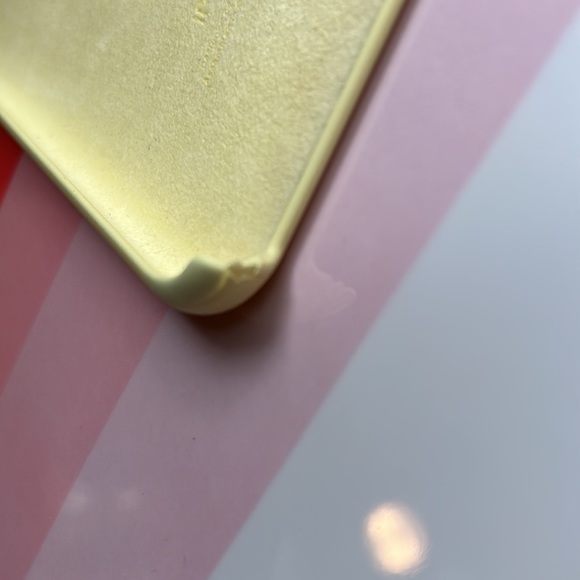 Apple iPhone Xs Max Silicone Case - Mellow Yellow - Picture 3 of 4